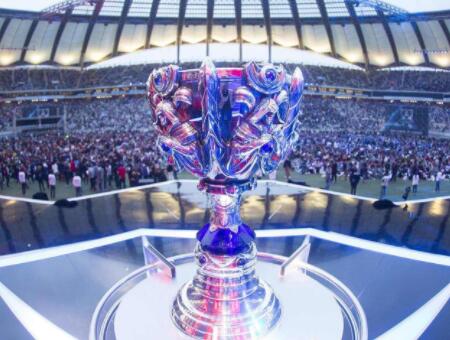 官方更新S14八强选手KDA榜：前五T1占了前三，Xiaohu第四