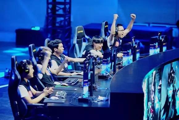 Ninjas in Pyjamas 官方：中路选手 rookie 离队